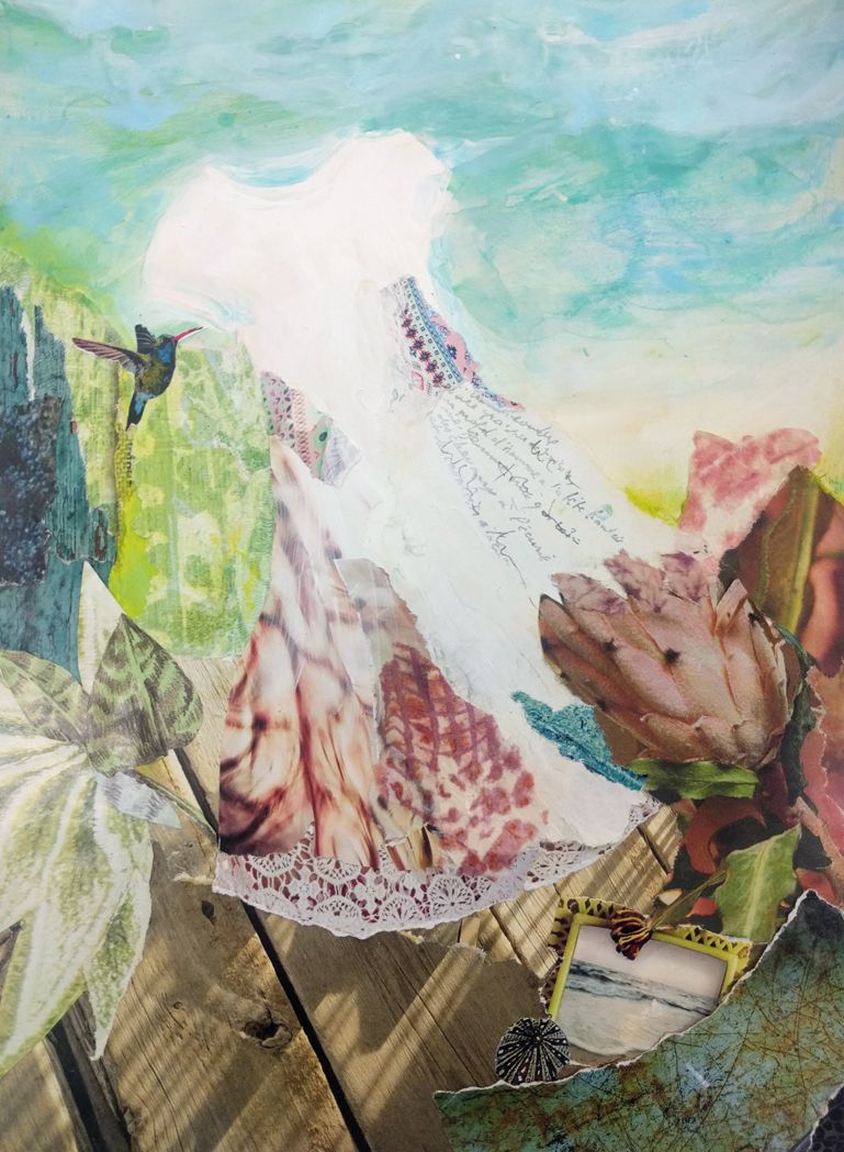 Collage eines weißen Kleides mit Spitzensaum auf einer Holzfläche, links ein Kolibri und grüne Blätter, rechts eine Proteablüte, oben ein türkiser Himmel.