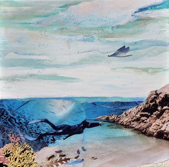 Collage einer felsigen Bucht mit einem Taucher im blauen Wasser, Korallen unten links und einem Himmel in Türkis und Weiß mit einer Flosse.