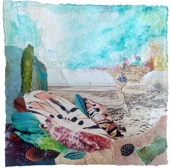 Collage eines Strandes mit gemusterten Federn und Blättern im Vordergrund, einer kleinen Figur in der Ferne und einem türkis getönten Himmel; das Blatt hat einen weißen, unregelmäßigen Rand.