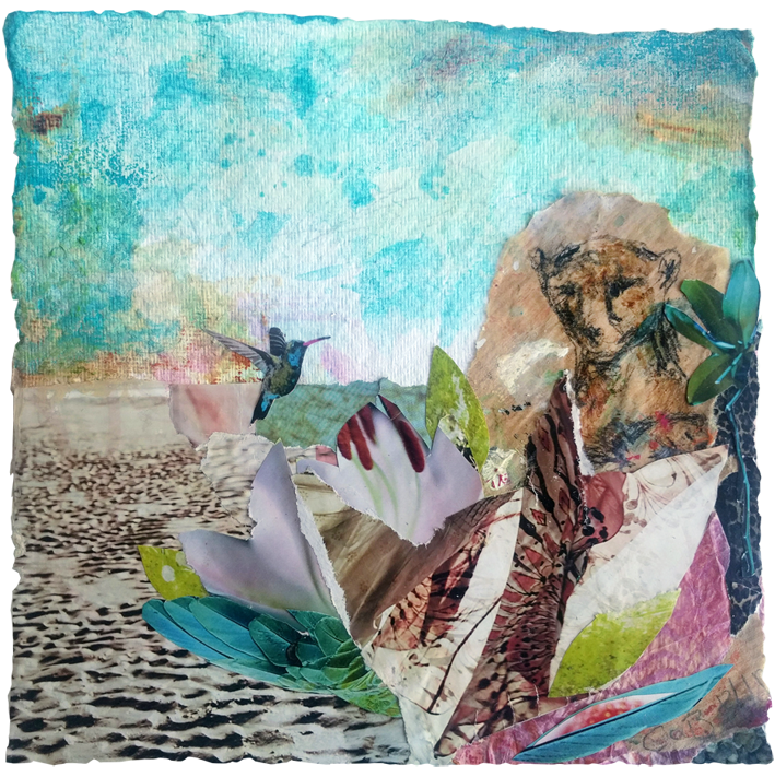 Collage eines Strandes mit Fußspuren im Sand, Federn und einer großen Blüte, dahinter ein Löwe, ein Kolibri und ein türkis getönter Himmel; das Blatt hat einen weißen, unregelmäßigen Rand.